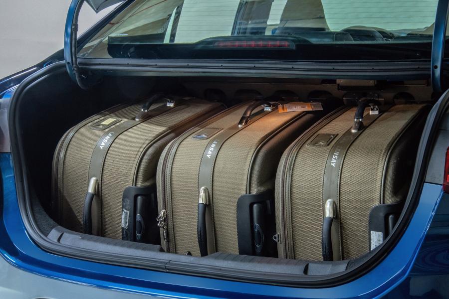 Багажник Chevrolet Onix Plus Premier 2019 года  (LA) (фото 9 из 24)